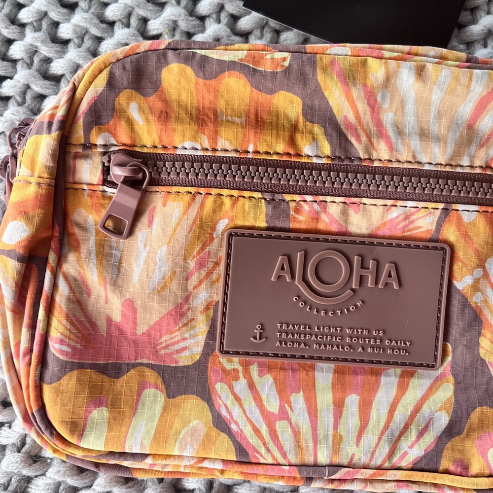 Aloha Collection• SUPER SPECIAL LMTD ED KEEP IT LIGHT HIP PACK Sunrise Shells - Picture 3 of 10